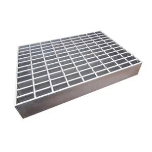 Grade de a&ccedil;o dur&aacute;vel e resistente &agrave; corros&atilde;o com revestimento galvanizado por imers&atilde;o a quente, adequada para parques externos, oficinas e sistemas de drenagem